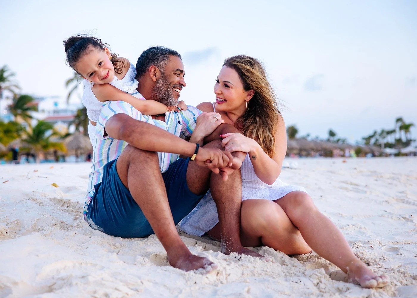Family photo session at sunset on Eagle Beach